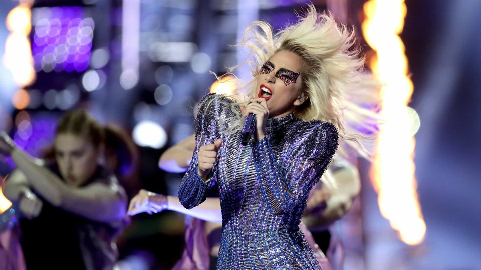 Lady Gaga'ya Çinli patron geliyor