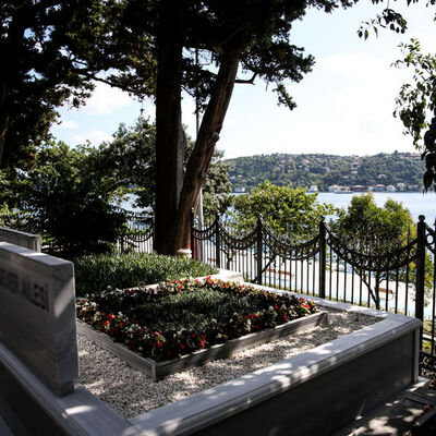 İşte İstanbul'un en pahalı mezarlığı!