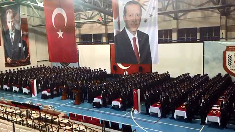 Mezuniyette 'Cüneyt Arkın çok yaşa' diye bağırdılar