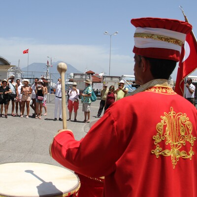 Nüfusunun 5'te 1'i Türkiye'ye turist geldi