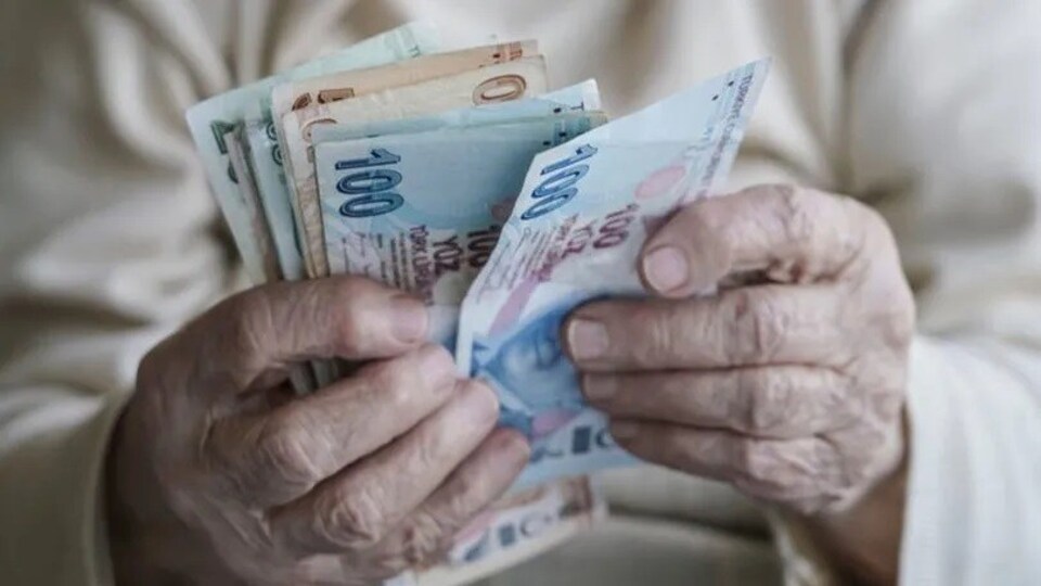 Emekli bayram ikramiyeleri yatmaya başladı!