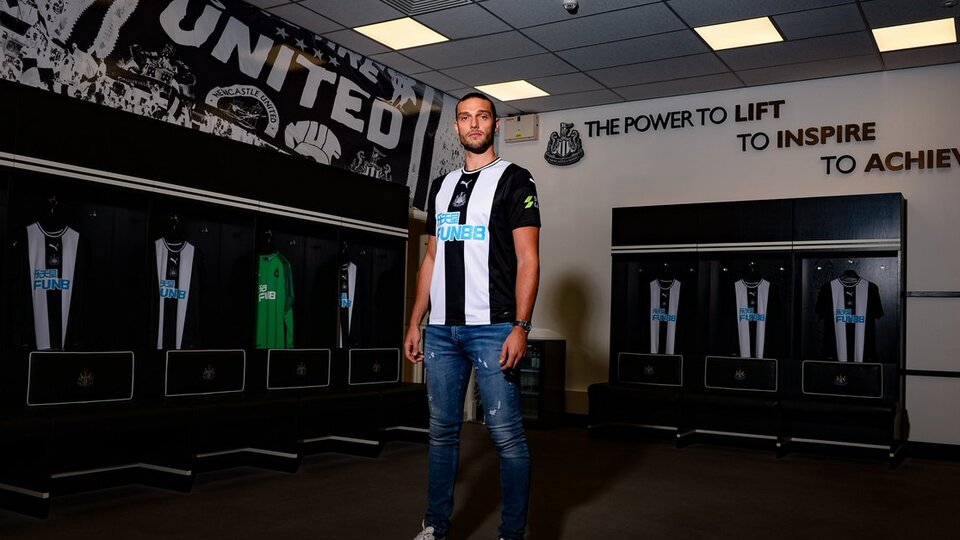 Andy Carroll, Newcastle United'a döndü