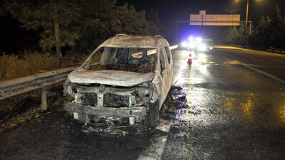 Adana'da park halindeki araç kül oldu