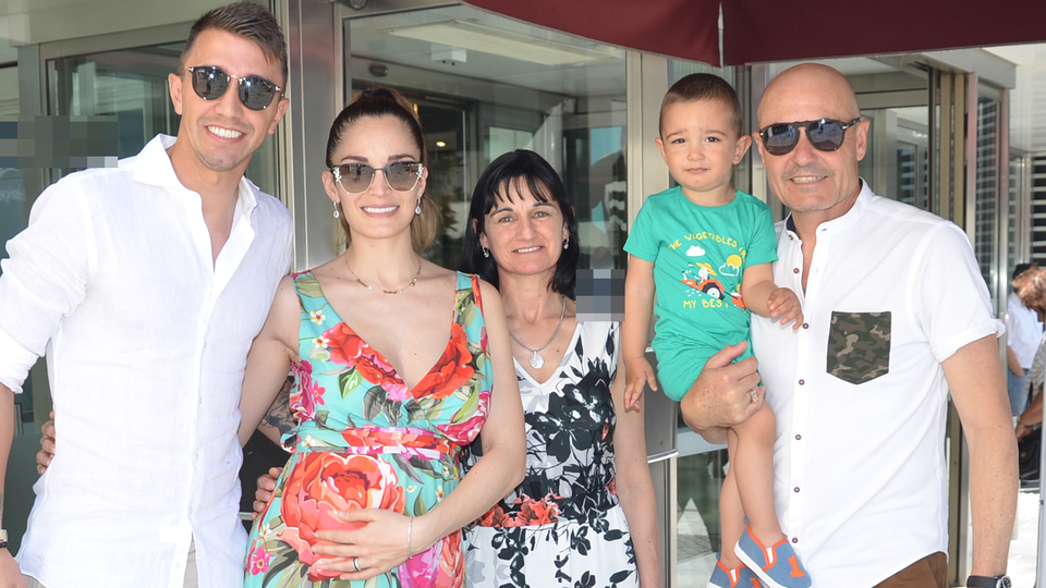 Ünlü futbolcuların kutlama yemeği