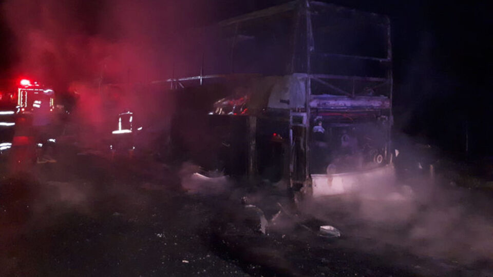 Yolcu otobüs yandı! 40 yolcu son anda...