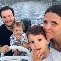 Ailesini koluna kazıdı