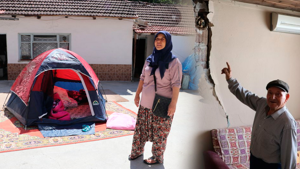 Depremzedelere 500 bin lira acil yardım ödeneği