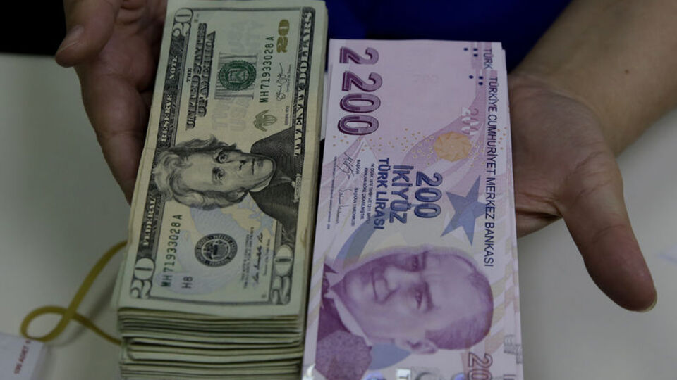 Cari dengede 17 yıl sonra bir ilk