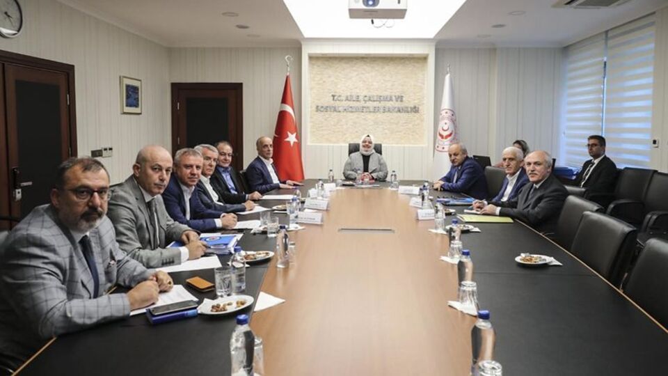 Hükümetten kamu işçilerine yeni zam teklifi