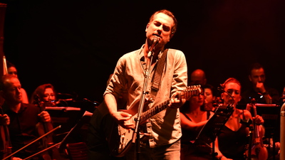 Mor ve Ötesi'nden senfoni gecesi