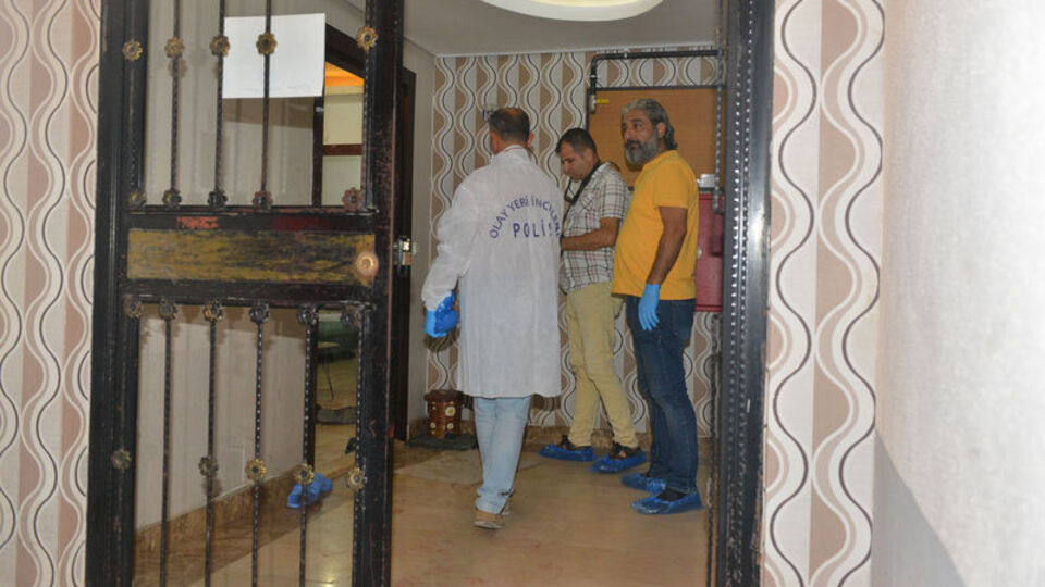 Akılalmaz olay! Annesiyle evi basıp dehşet saçtı!