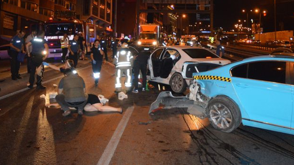 Beylikdüzü'nde aynı noktada iki kaza!