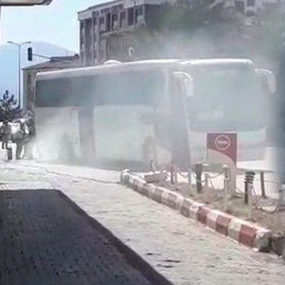 Turist otobüsünde yangın korkuttu