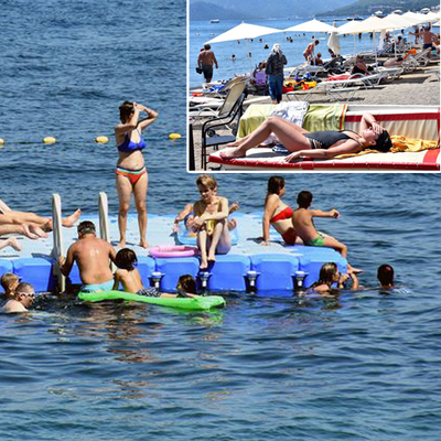 Tatilciler denize ve havuzlara koştu!