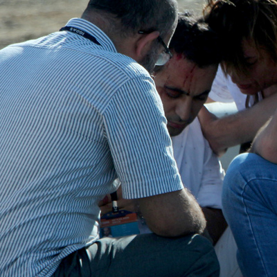 TEM'deki aracı görenler yardıma koştu!