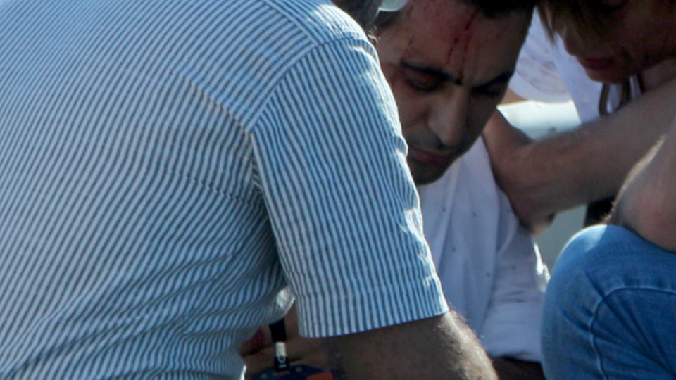 TEM'deki aracı görenler yardıma koştu!