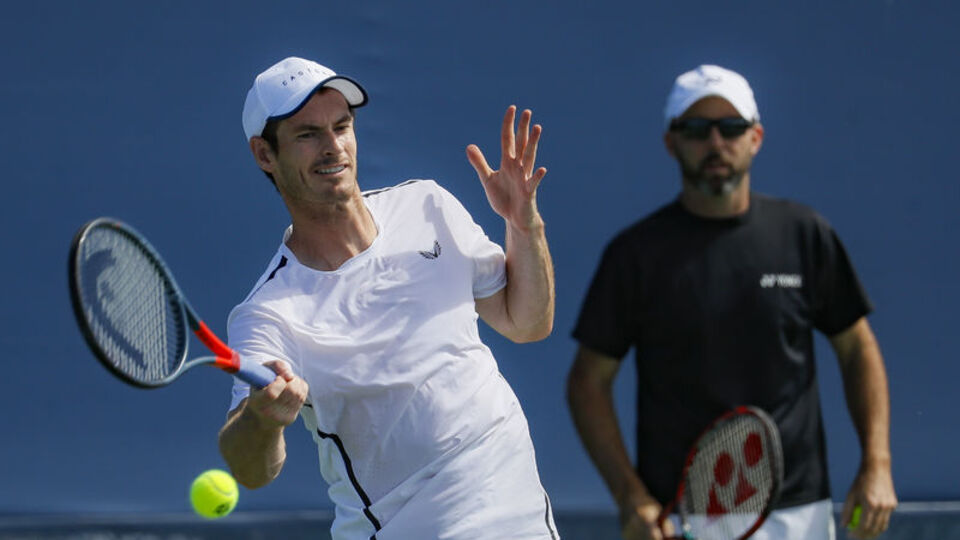 Andy Murray mağlubiyetle döndü