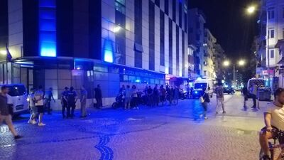 Balıkesir'de eğlence mekanı önünde silahlı kavga!