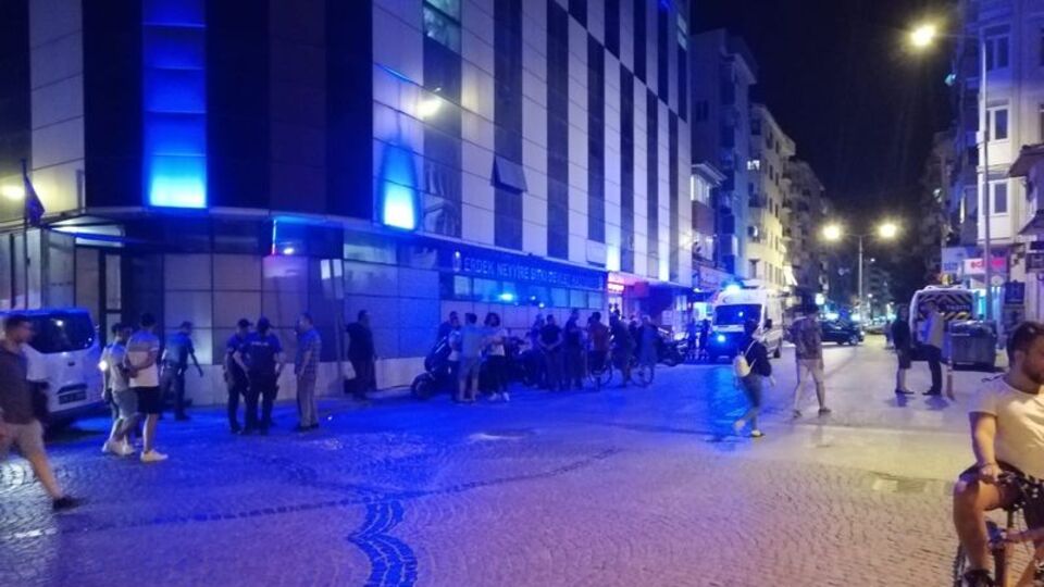 Balıkesir'de eğlence mekanı önünde silahlı kavga!