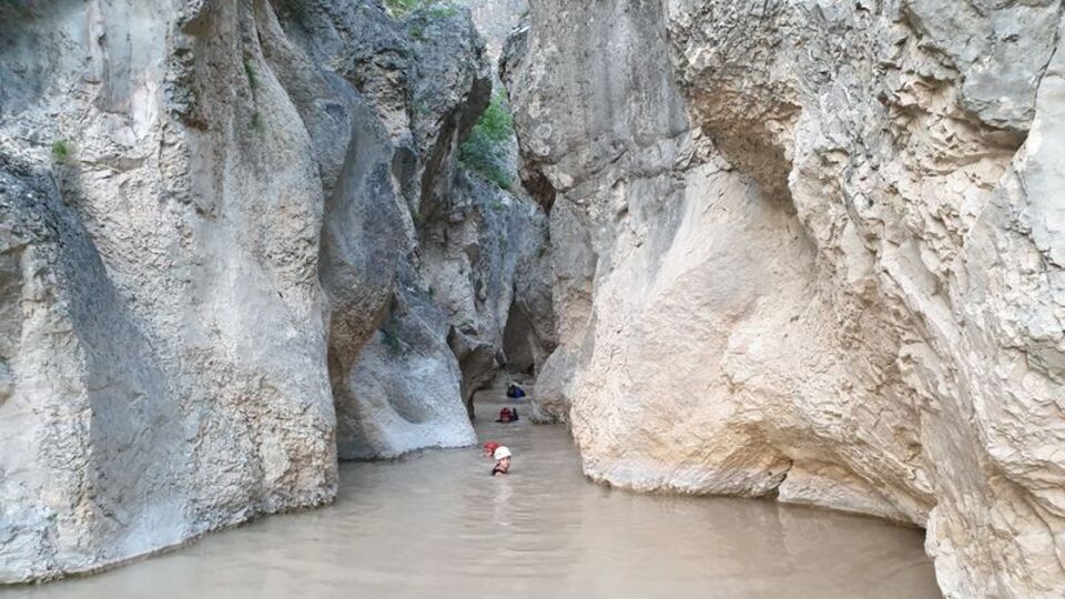 Adrenalin tutkunları Bilecik'in kanyonuna akın ediyor