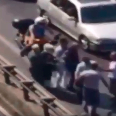 Bir anda oldu! İki aile birbirine girdi