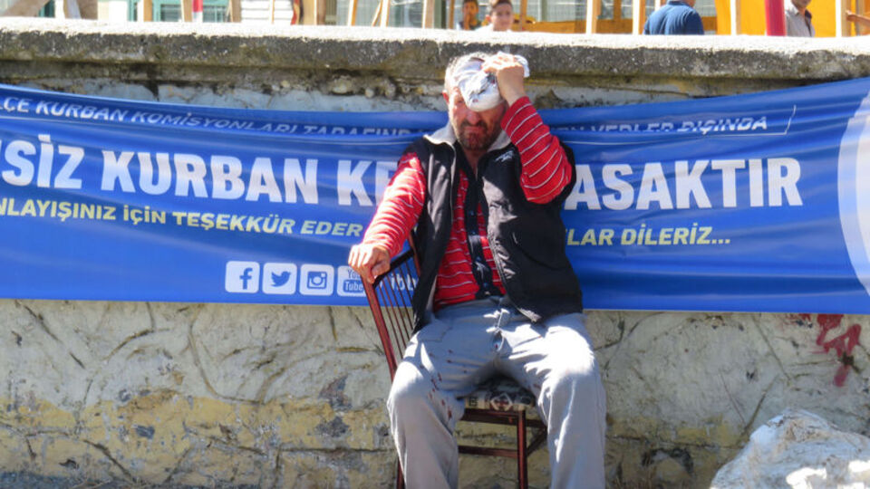 Bıçaklı sopalı müşteri kavgası!