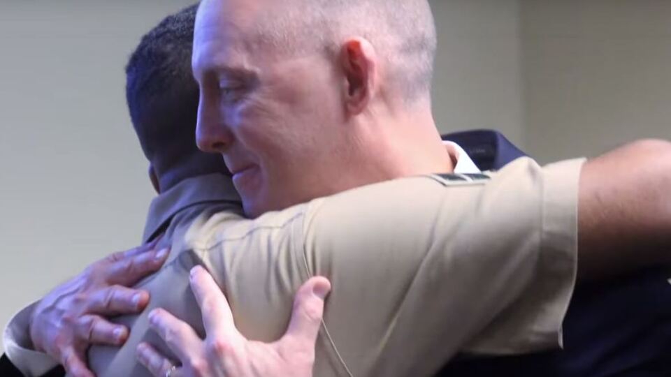 Çöpte bulduğu bebek 22 yıl sonra karşısına çıktı!