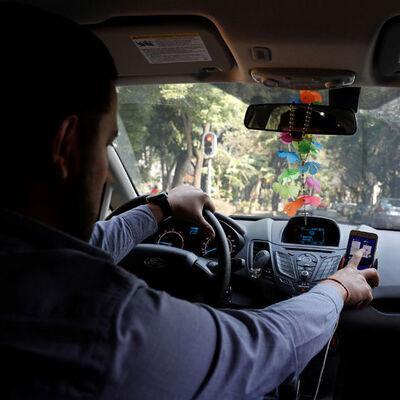 Araç kullanırken 'eller serbest' gözler kapalı!