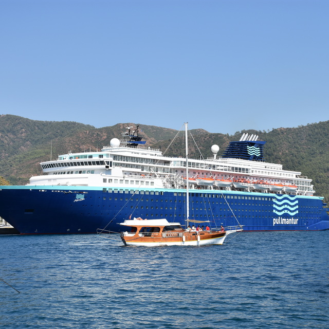 'Horizon' Marmaris Limanı'na demirledi