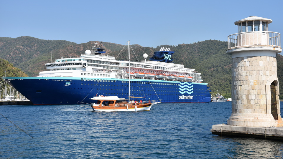 'Horizon' Marmaris Limanı'na demirledi