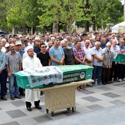 Üvey evlat olduğunu öğrenen Muhammed ve öldürdüğü yengesi toprağa verildi
