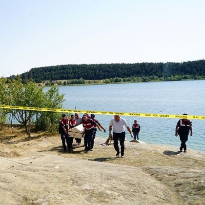 Gölet bir aileye mezar oldu!