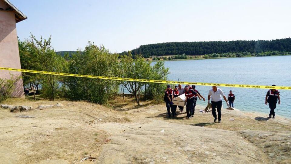 Gölet bir aileye mezar oldu!