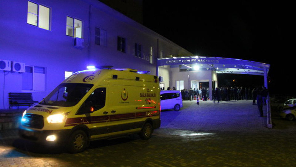 Manisa'da iki otomobil çarpıştı: 1 ölü, 5 yaralı