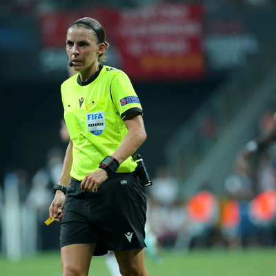 "Gecenin yıldızı Stephanie Frappart"