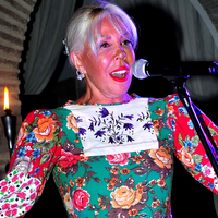 Eurovision'a katıldığı elbise ile sahne aldı