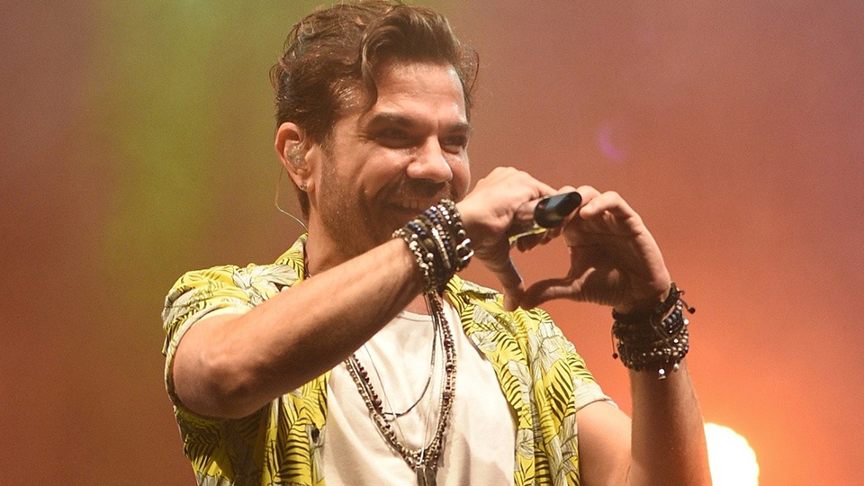 Dedikodulara inat en önden izlediler