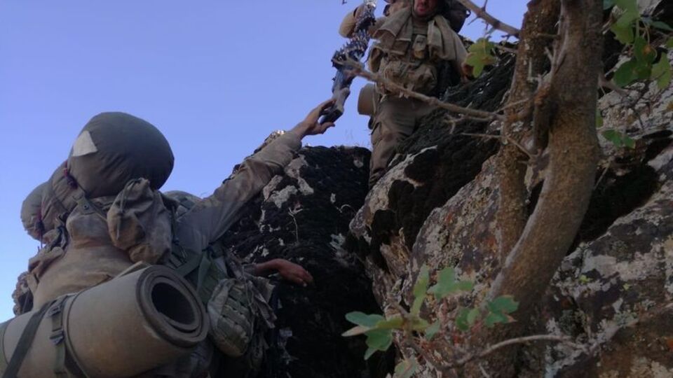 Uçurumda teröristlerle burun buruna çatışma