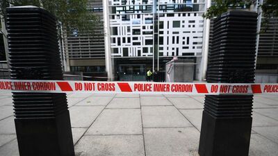 İngiltere İçişleri Bakanlığı önünde bıçaklı saldırı