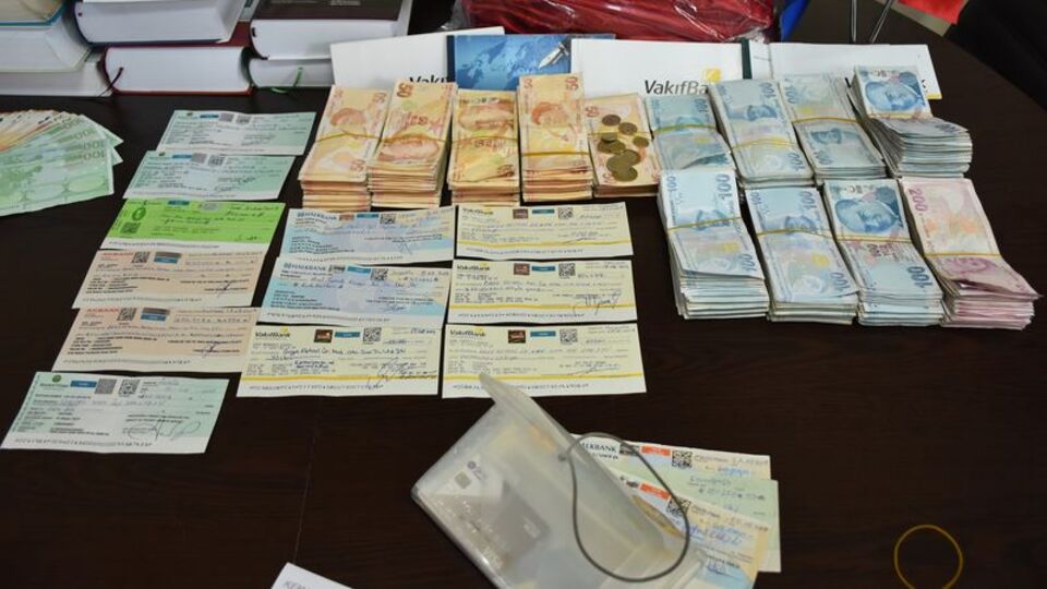 Belediye işçisinin bulduğu çantadan servet çıktı