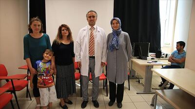 Mideleri bir çay bardağı kadar!