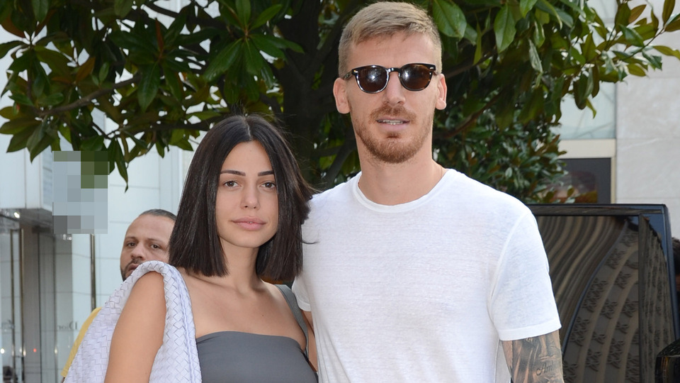 Ünlü futbolcu alışveriş turunda