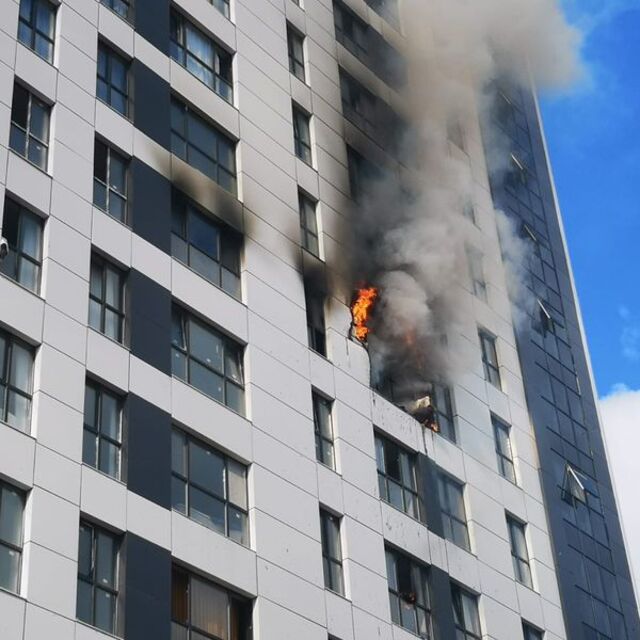 Ümraniye'de 16 katlı apartmanda yangın!