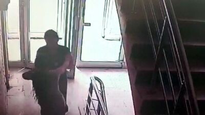 Komşu kızını darp edip saçlarını yoldu