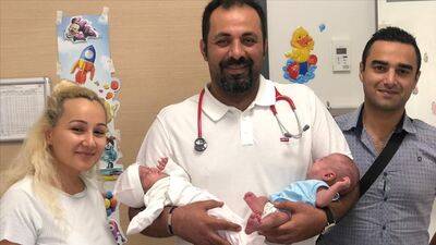 700 gramlık ikizler yaşam mücadelesini kazandı