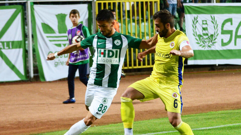 Menemenspor deplasmanda güldü