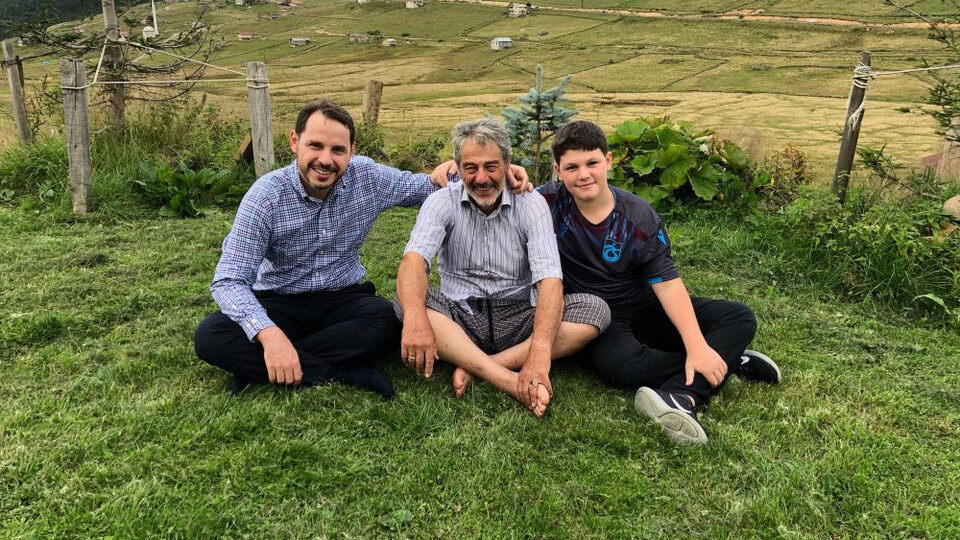 Üç nesil bir arada! Dede, baba ve torun…