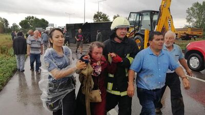 Yolcu otobüsü devrildi! Ölü ve yaralılar var