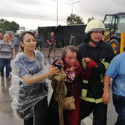 Yolcu otobüsü devrildi! Ölü ve yaralılar var