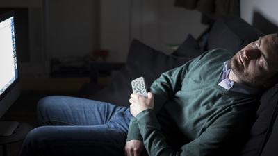 Televizyon karşısında uyuyanlara kötü haber!